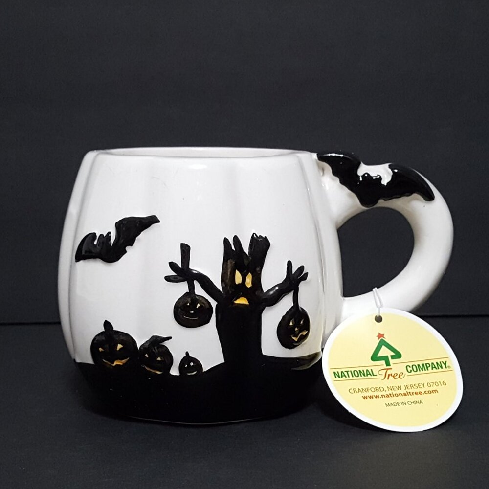 NEW RARE Spooky Halloween Bat Pumpkin Shaped Halloween Mug 10 OZ Ceramic